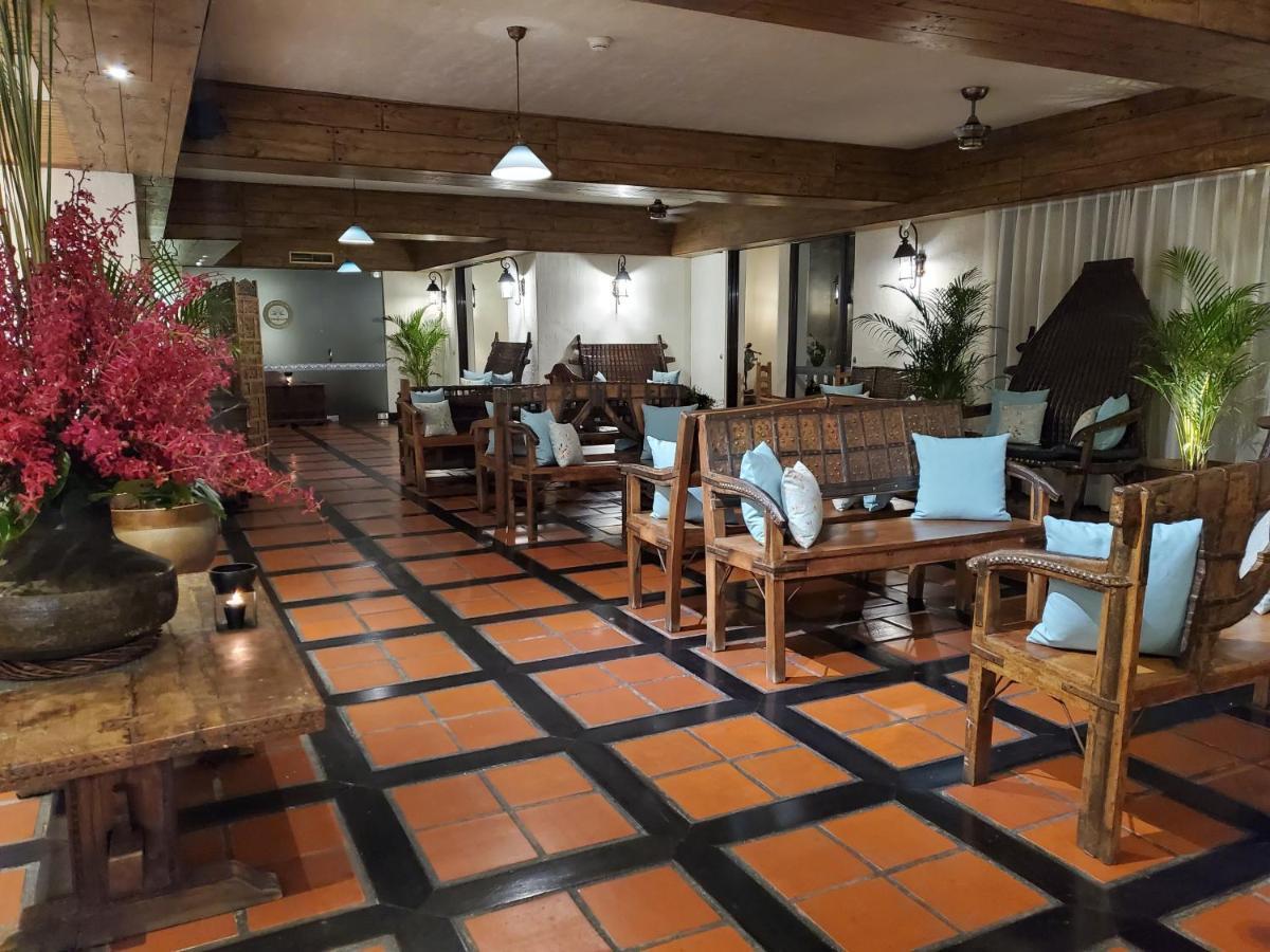 프라미스드랜드 리조트&라군 서우펑 외부 사진 The lobby of the hotel