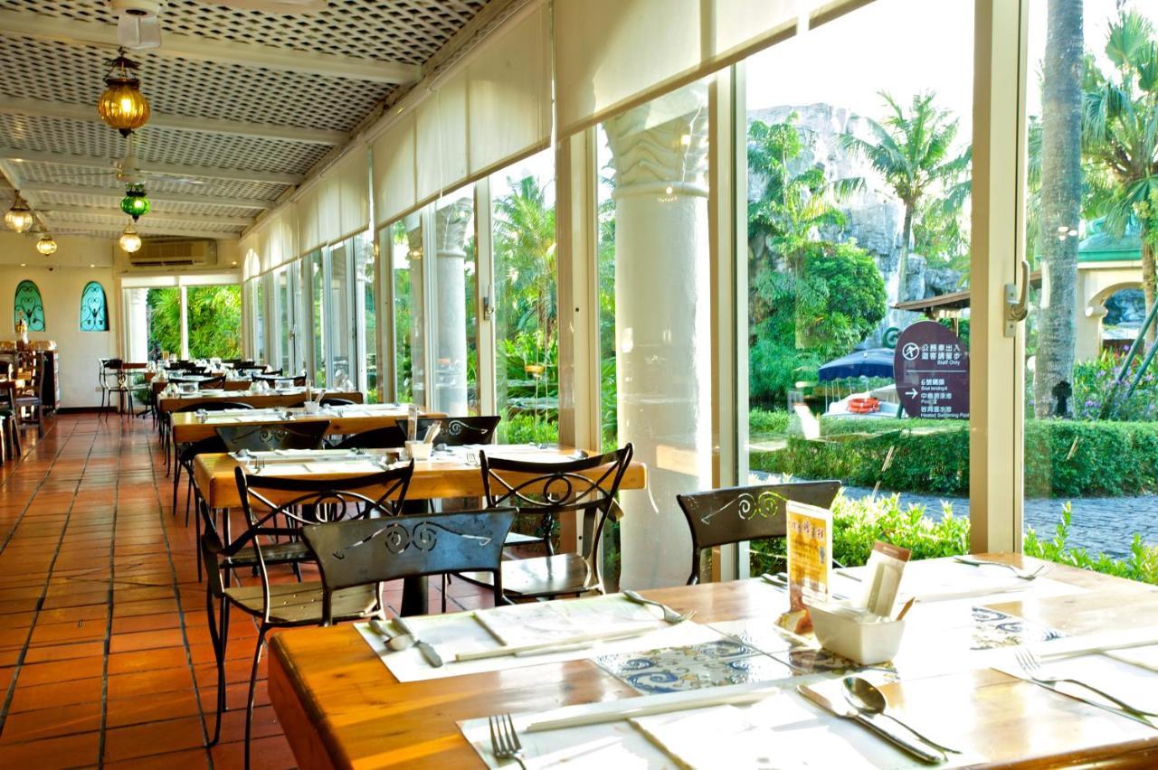 프라미스드랜드 리조트&라군 서우펑 외부 사진 The interior of the restaurant